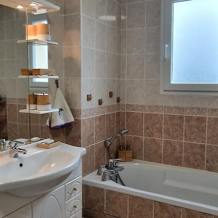 Gite Famille Au Calme, Confort Moderne, Proche Circuit Du Mans - Fr-1-410-450 *