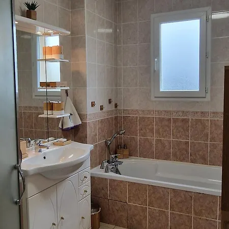 Casa vacanze Gite Famille Au Calme, Confort Moderne, Proche Circuit Du Mans - Fr-1-410-450 *